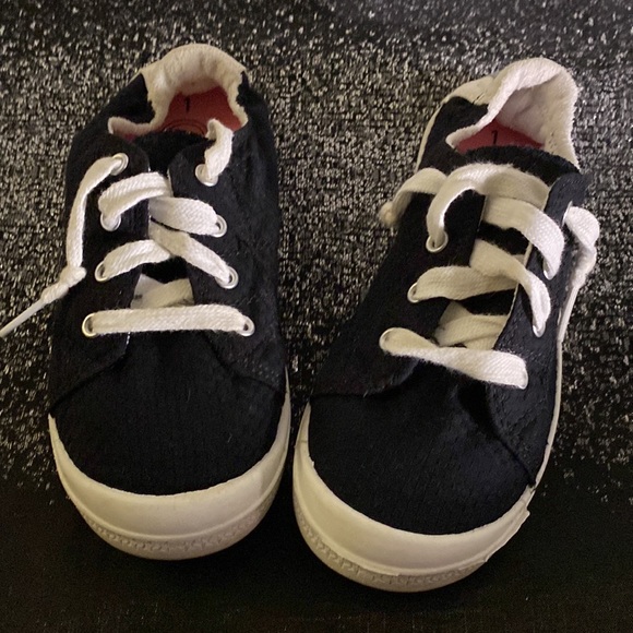 Sneakers - Picture 9 of 11